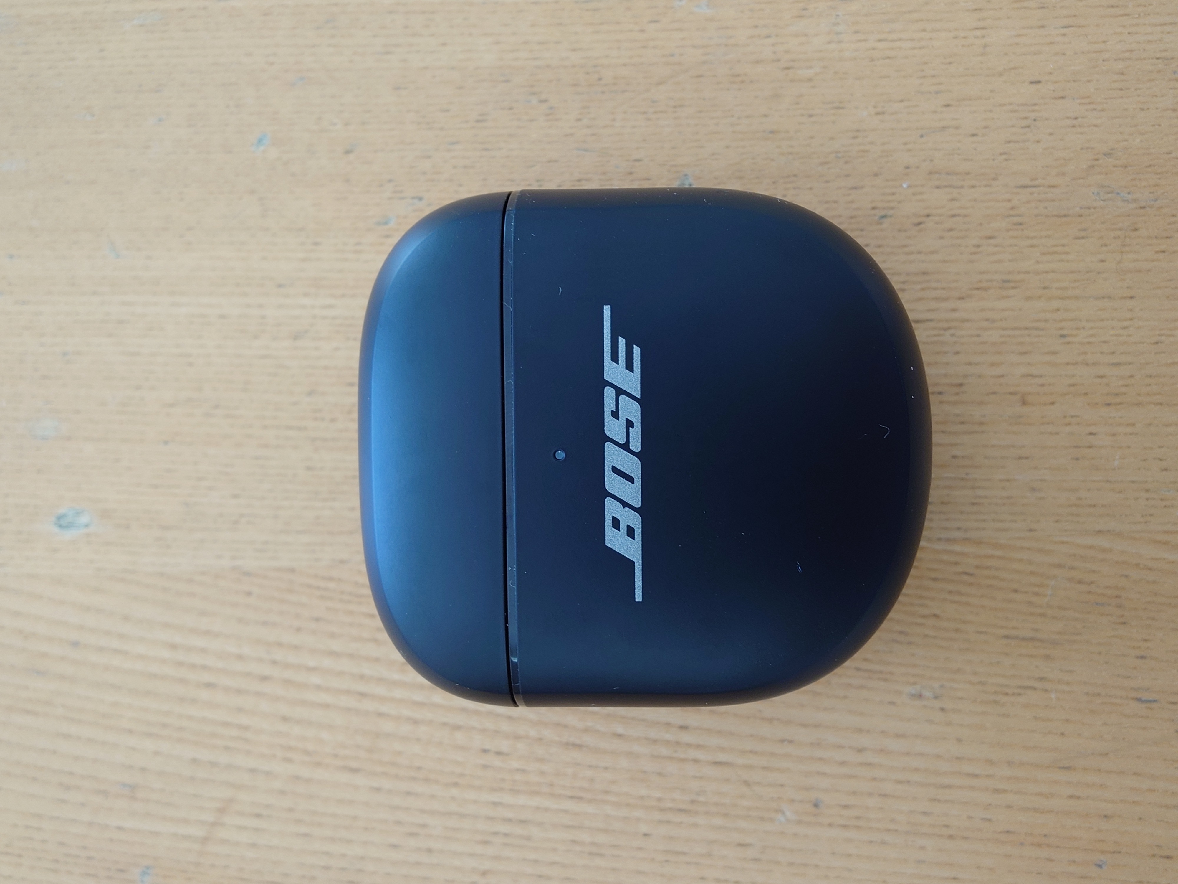 Bose QC Ultra Earbuds 充電ケース 閉じた状態